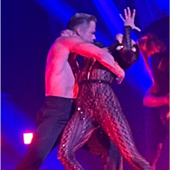 TONIGHT MY HUSBAND & I WENT & SAW SYMPHONY OF DANCE WITH DEREK & HAYLEY HOUGH💝 - Picture 7 of 12